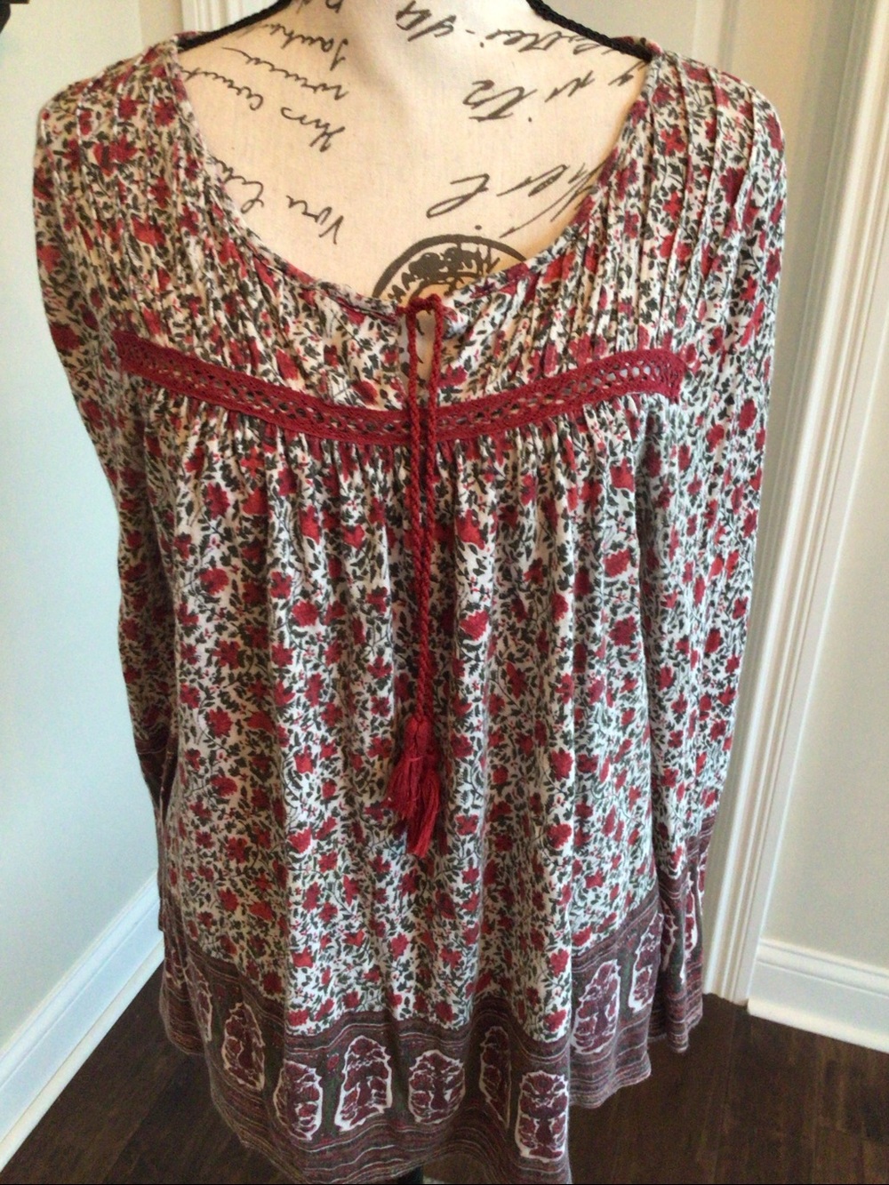 Lucky Brand Red and Cream Floral knit Peasant Blouse with Tassels Sz M